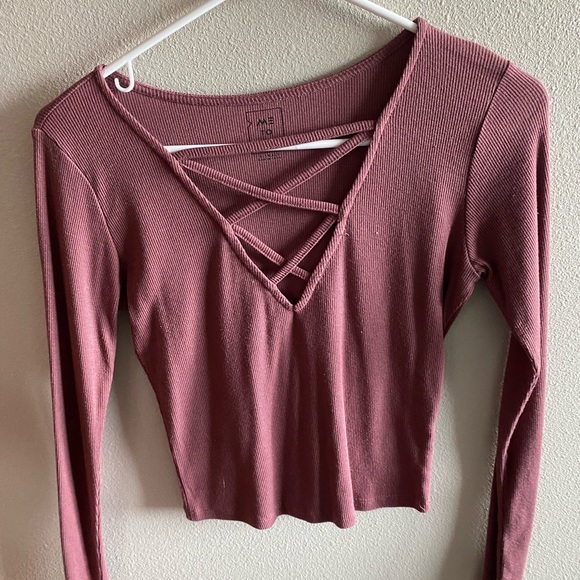 BUNDLE. PacSun Long sleeve slightly crop top with neck detail. X-small. - Picture 2 of 6